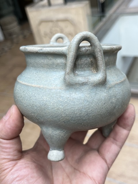 古玩陶瓷【無托實拍】龍泉青瓷雙耳三足爐拍賣,當前價格777元