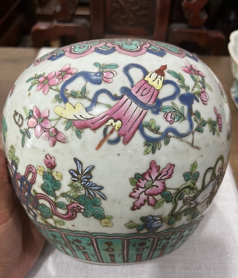 古玩陶瓷清代中晚期粉彩佛八寶花卉紋西瓜罐拍賣,當前價格4680元