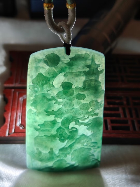古玩玉器天然翡翠雕刻山水牌(帶鑒定證書)拍賣,當前價格1688元