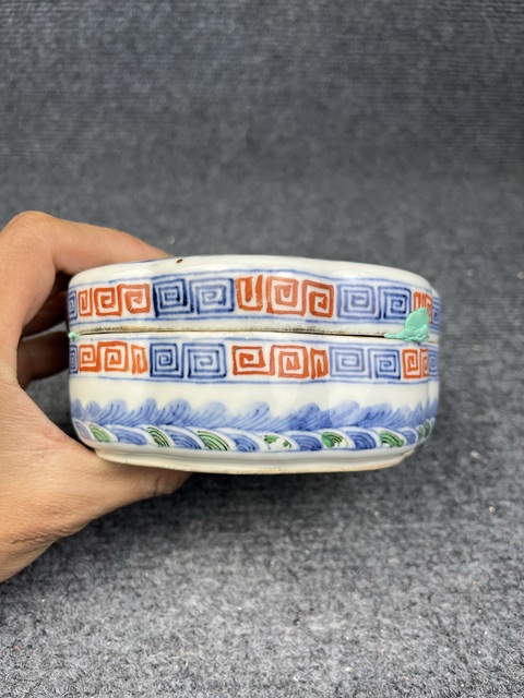 古玩陶瓷青花加彩龍紋大蓋盒拍賣,當前價格8588元
