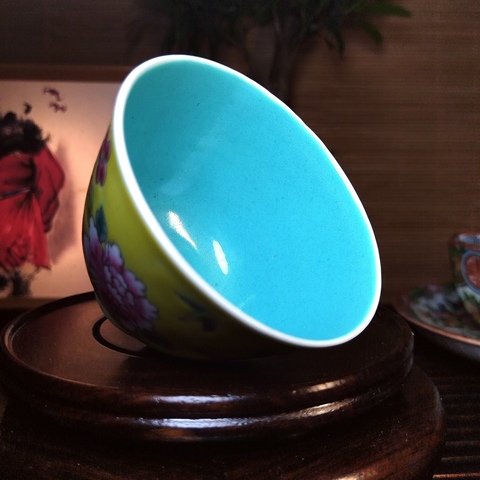 古玩陶瓷黃地粉彩花卉紋仰鐘杯拍賣(mài)，當(dāng)前價(jià)格1200元