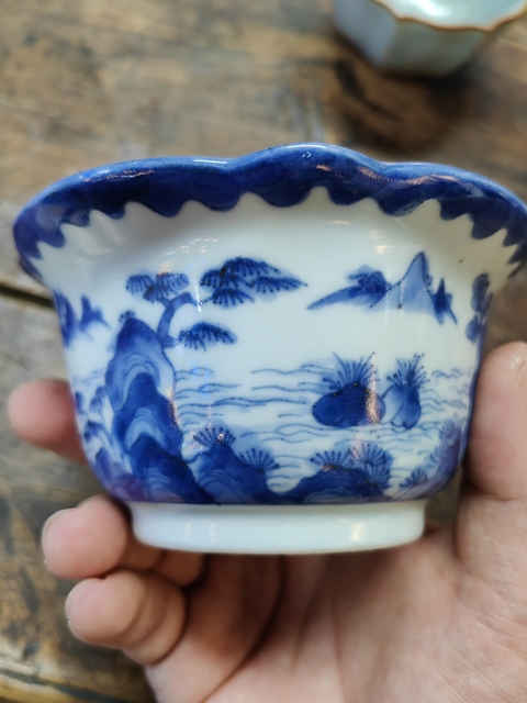古玩陶瓷清中期青花山水人物紋折沿碗拍賣,當前價格888元