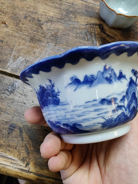 古玩陶瓷清中期青花山水人物紋折沿碗拍賣,當前價格888元
