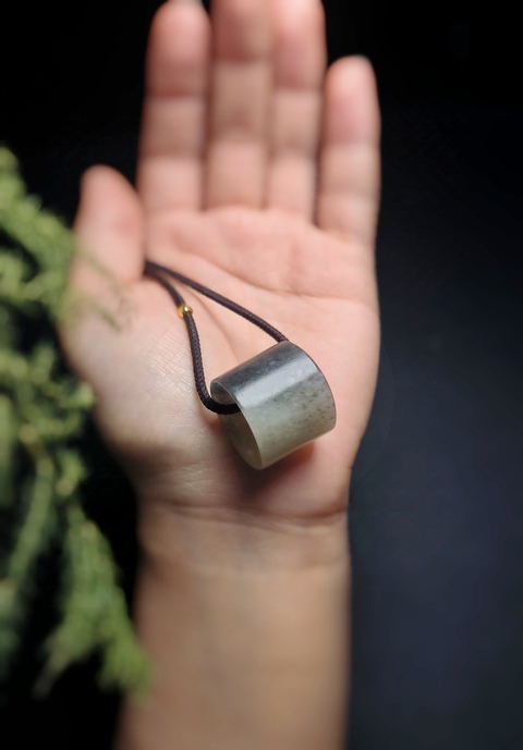 古玩玉器少見小口徑~清代和田玉雕“素紋扳指”拍賣,當前價格2900元