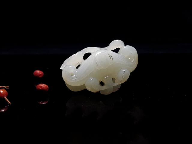古玩玉器清代和田玉雕“菱角”拍賣，當前價格15500元