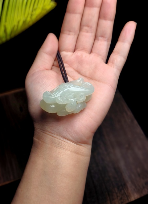 古玩玉器清代和田玉雕“菱角”拍賣，當前價格15500元