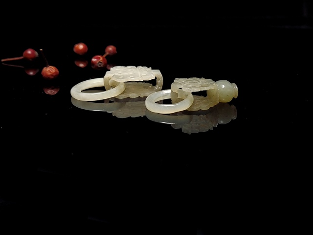 古玩玉器清代和田玉雕“耳飾”兩只拍賣,當前價格1800元