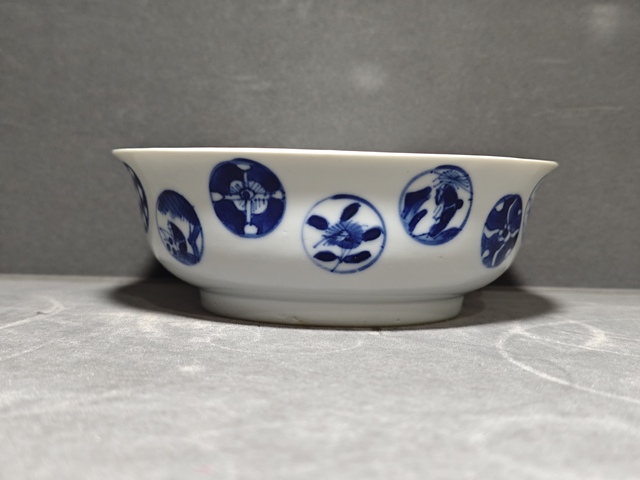 古玩陶瓷青花皮球花紋碗拍賣,當前價格2500元