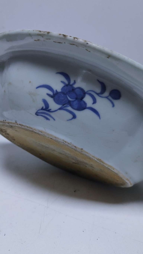 古玩陶瓷樓臺亭閣山水紋青花蓋盤拍賣，當(dāng)前價(jià)格1999元