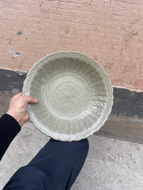 古玩陶瓷元代龍泉窯劃花花口大盤拍賣，當前價格13000元