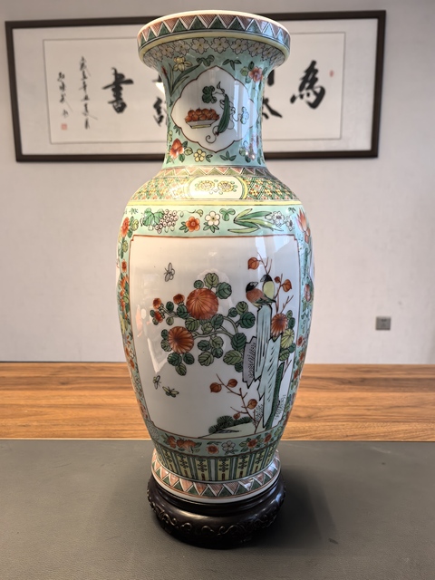 域鉴古玩】民国仿康熙五彩蝶恋花纹盘口大瓶拍卖价格/图片/值多少钱