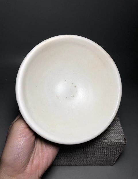 古玩陶瓷五代，邢窯白釉唇口盞拍賣，當前價格3000元