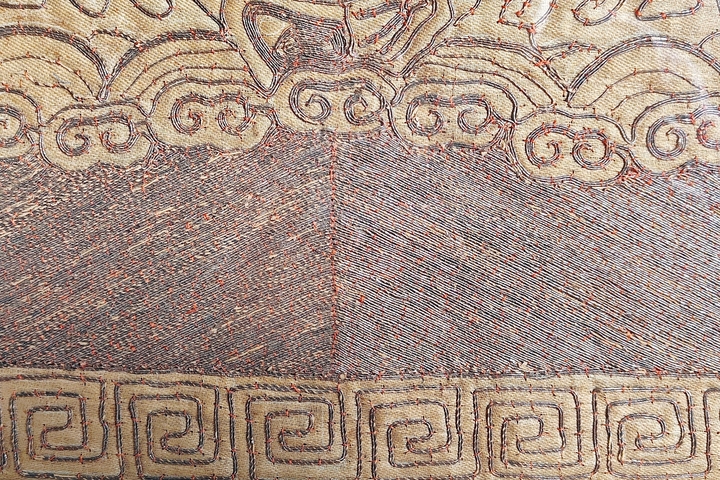 古玩陶瓷【0起-保真卡】清晚期?盤(pán)金繡九品文官練雀補(bǔ)子拍賣(mài)，當(dāng)前價(jià)格1800元