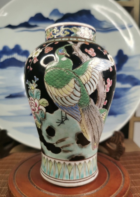古玩陶瓷清晚期墨釉地粉彩花鳥紋罐拍賣，當(dāng)前價(jià)格800元