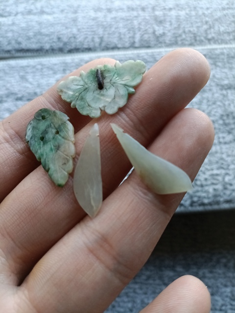 古玩玉器（隨拍）清代翠玉花飾一組拍賣，當前價格168元