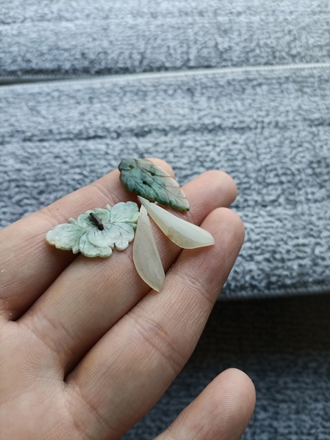 古玩玉器（隨拍）清代翠玉花飾一組拍賣，當前價格168元