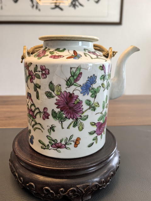 古玩陶瓷同治粉彩飛蝗騰達紋茶壺拍賣，當前價格1300元