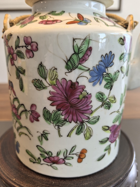 古玩陶瓷同治粉彩飛蝗騰達紋茶壺拍賣，當前價格1300元