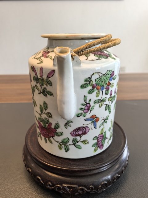 古玩陶瓷同治粉彩飛蝗騰達紋茶壺拍賣，當前價格1300元