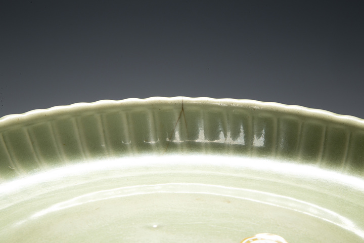古玩陶瓷明代·青釉印花紋大盤拍賣，當(dāng)前價(jià)格11666元