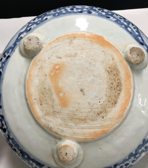 古玩陶瓷清中早·青花纏枝花卉紋三足爐拍賣，當前價格3880元