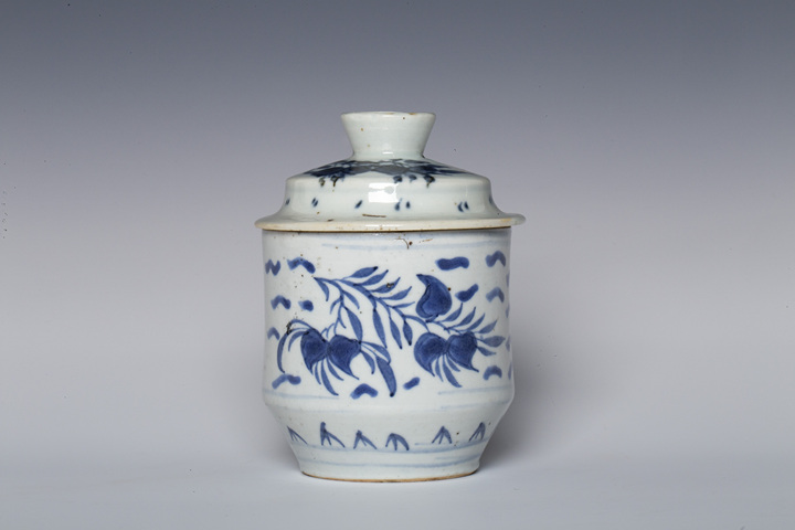 古玩陶瓷清中·青花壽桃紋蓋缸拍賣,當前價格1500元