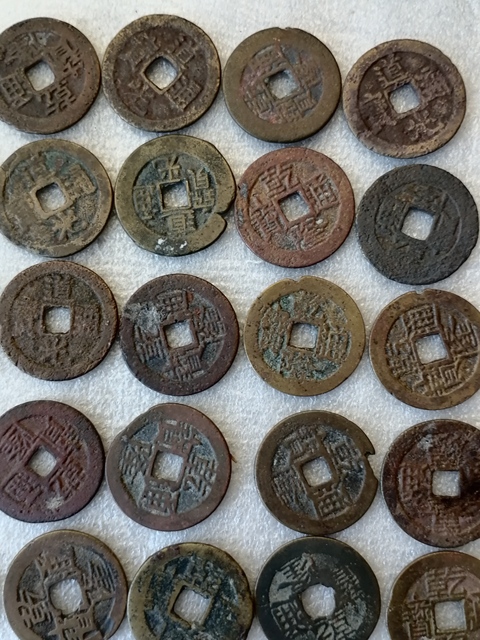 古玩錢幣25+左右乾隆(及贈品)等清錢一組拍賣,當前價格266元