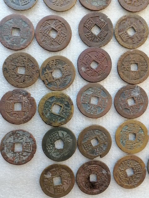 古玩錢幣25+左右乾隆(及贈品)等清錢一組拍賣,當前價格266元