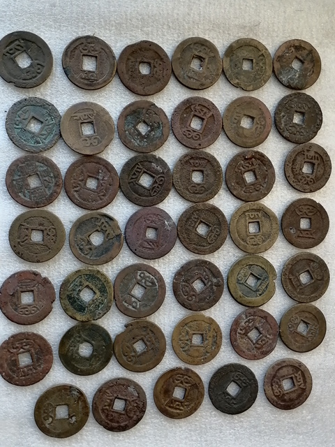 古玩錢幣25+左右乾隆(及贈品)等清錢一組拍賣,當前價格266元