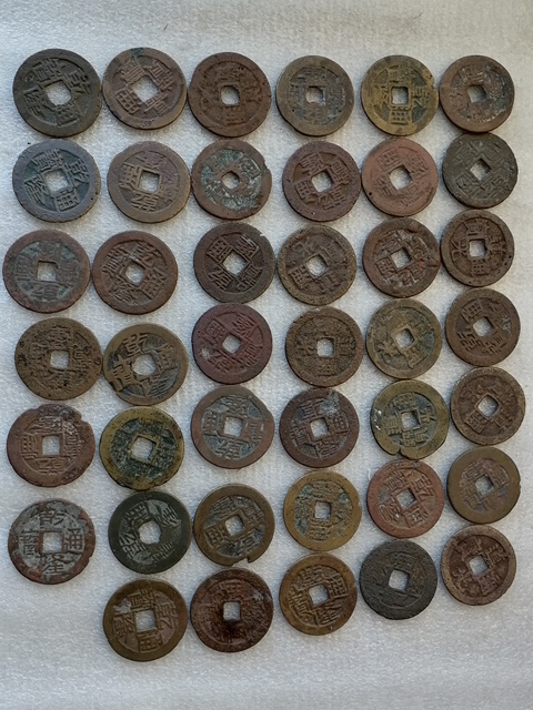 古玩錢幣25+左右乾隆(及贈品)等清錢一組拍賣,當前價格266元