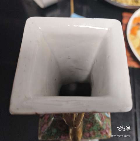古玩陶瓷咸豐廣彩人物獅耳瓶拍賣,當(dāng)前價格1188元