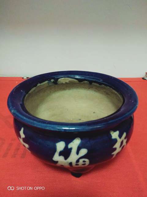 古玩陶瓷藍(lán)釉堆白福壽紋三足香爐拍賣(mài),當(dāng)前價(jià)格1360元