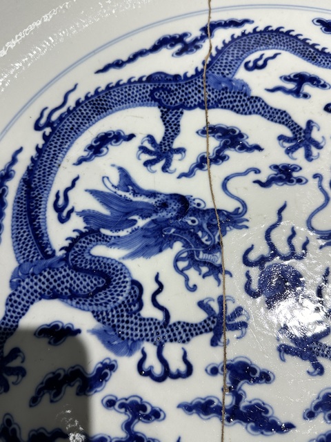 古玩陶瓷清代宣統青花龍紋官窯大盤拍賣，當前價格128000元