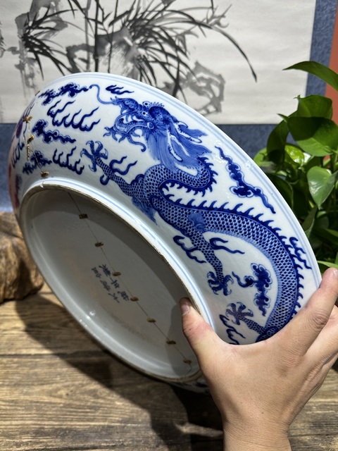 古玩陶瓷清代宣統青花龍紋官窯大盤拍賣，當前價格128000元
