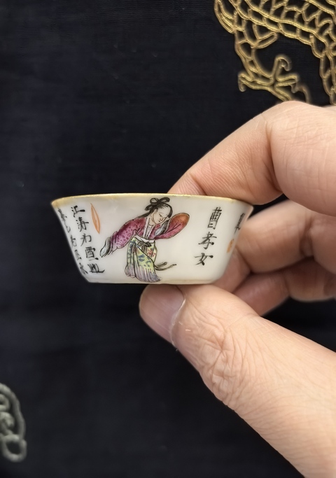 古玩陶瓷道光粉彩無雙譜人物馬蹄杯拍賣，當(dāng)前價格8888元