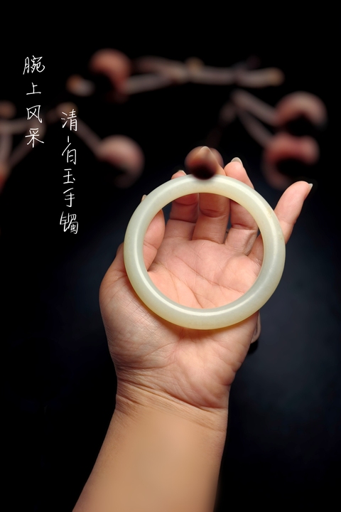 古玩玉器清代和田玉雕“素紋手鐲”拍賣,當前價格55000元