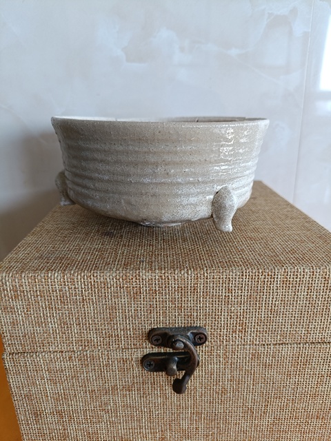 古玩陶瓷實(shí)物保真元代末龍泉黃釉三足爐拍賣,當(dāng)前價(jià)格399元