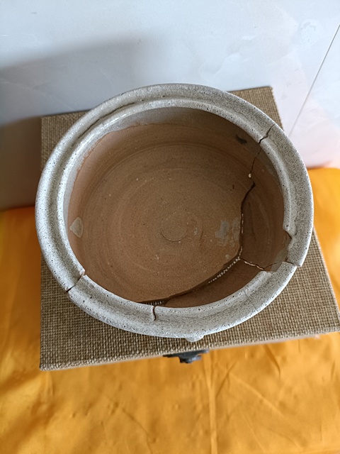 古玩陶瓷實(shí)物保真元代末龍泉黃釉三足爐拍賣,當(dāng)前價(jià)格399元
