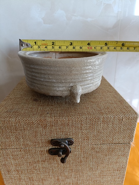 古玩陶瓷實(shí)物保真元代末龍泉黃釉三足爐拍賣,當(dāng)前價(jià)格399元