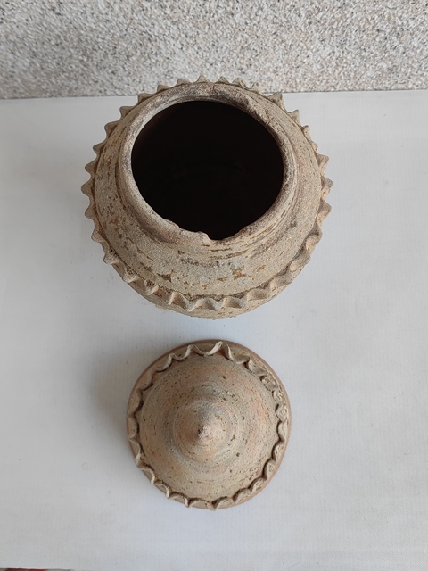 古玩陶瓷褐釉蓋罐拍賣,當前價格480元
