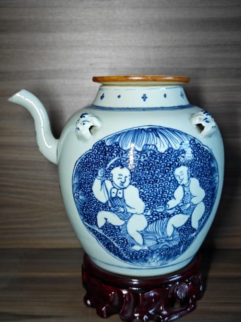 古玩陶瓷清雍正青花連生貴子圖茶壺拍賣，當前價格5678元