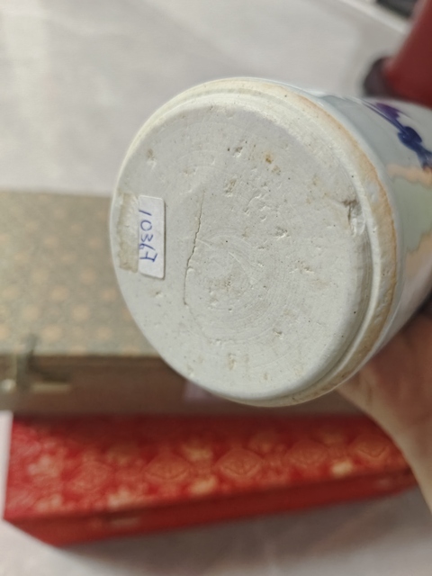 古玩陶瓷花鳥紋青花一筒瓶拍賣,當前價格23000元