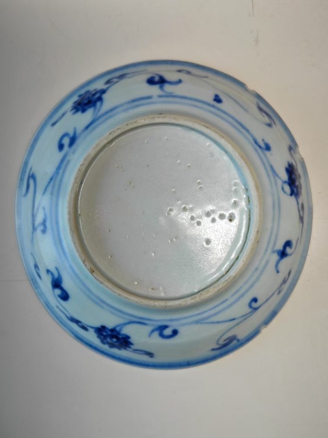 古玩陶瓷明空白期青花折枝花卉紋盤拍賣，當前價格8765元