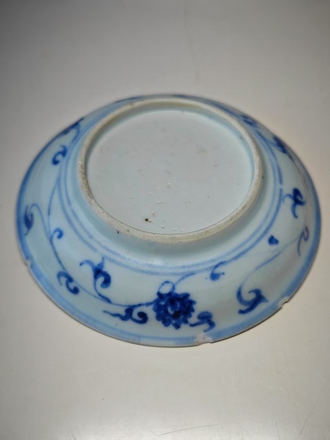 古玩陶瓷明空白期青花折枝花卉紋盤拍賣，當前價格8765元
