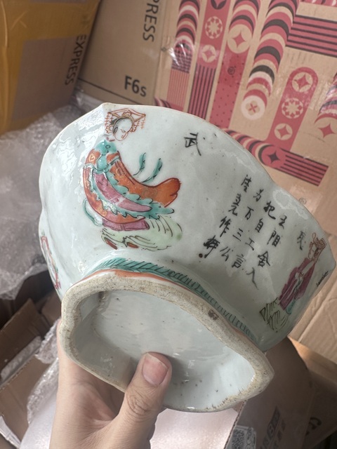 古玩陶瓷粉彩無雙譜人物貢碗拍賣,當(dāng)前價(jià)格2500元