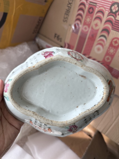 古玩陶瓷粉彩無雙譜人物貢碗拍賣,當(dāng)前價(jià)格2500元