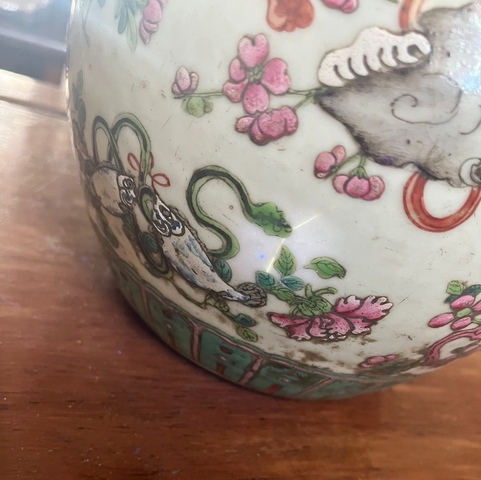 古玩陶瓷清代中晚期粉彩佛八寶花卉紋西瓜罐拍賣,當前價格4680元
