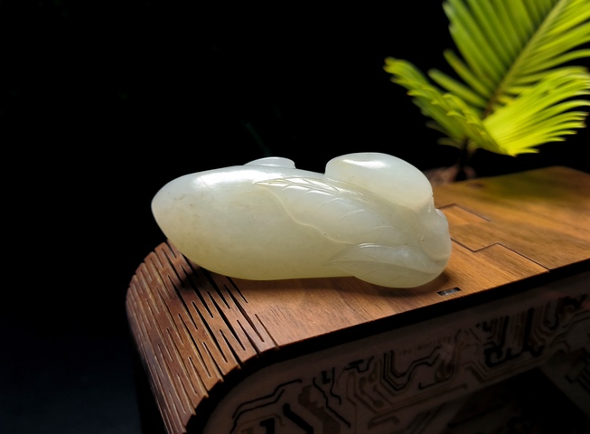 古玩玉器清代和田玉雕“瓜果墜”手把件拍賣,當(dāng)前價(jià)格18000元