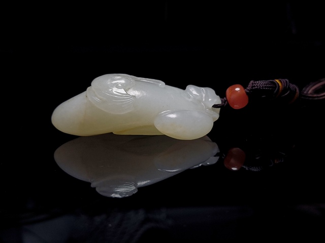 古玩玉器清代和田玉雕“瓜果墜”手把件拍賣,當(dāng)前價(jià)格18000元
