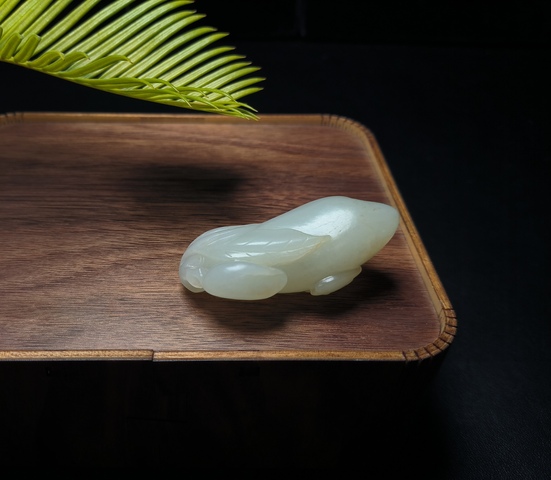 古玩玉器清代和田玉雕“瓜果墜”手把件拍賣,當(dāng)前價(jià)格18000元